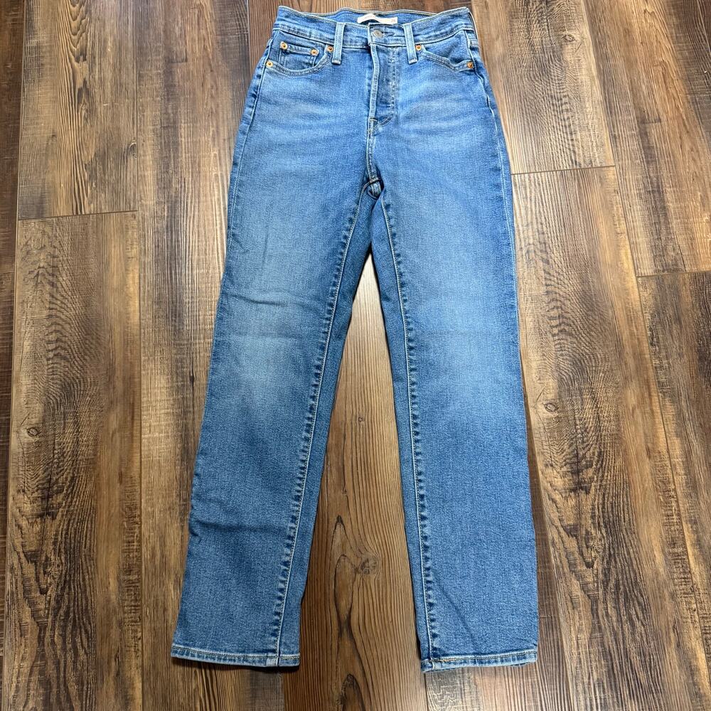 Levi’s Women’s Wedgie Straight Medium Wash High Rise 26x28